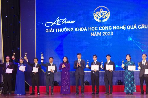 Thôi thúc khát vọng cống hiến của thế hệ trẻ Việt Nam