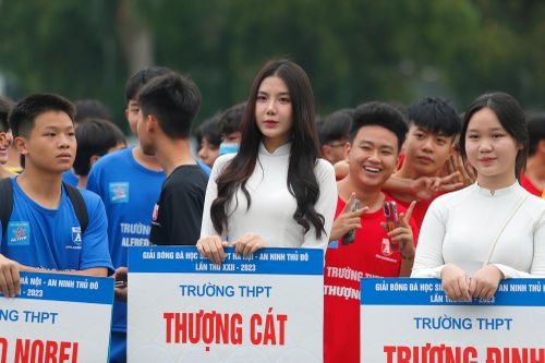 Ngắm 100 nữ sinh khoe sắc tại Giải bóng đá Trung học phổ thông lớn nhất Hà Nội