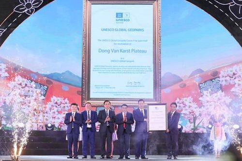 Lễ đón nhận danh hiệu thành viên mạng lưới công viên Địa chất toàn cầu UNESCO Cao nguyên đá Đồng Văn