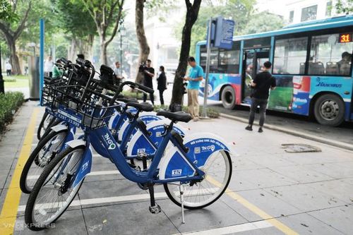 Hà Nội: Phương tiện công cộng hút khách