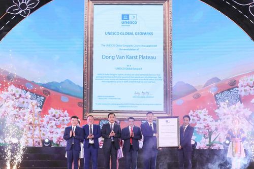 Lễ đón nhận danh hiệu thành viên mạng lưới công viên Địa chất toàn cầu UNESCO Cao nguyên đá Đồng Văn