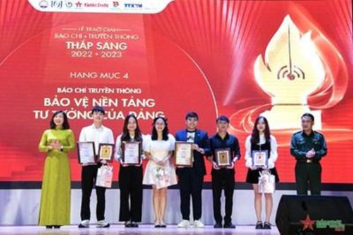 16 tác phẩm đoạt giải Báo chí - Truyền thông Thắp sáng (Fire Up) 2022-2023