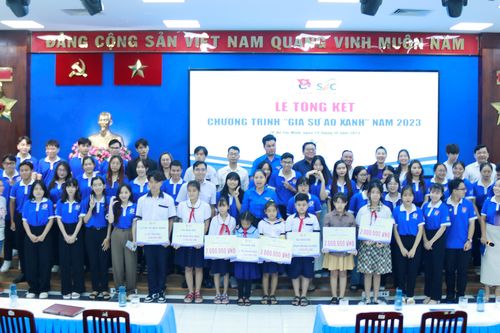 Gần 1.300 học sinh TPHCM thụ hưởng chương trình 'Gia sư áo xanh'