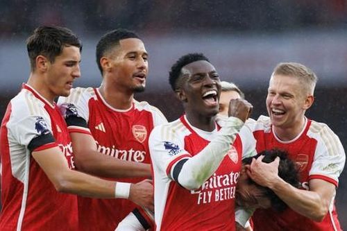 Nketiah tỏa sáng, Arsenal thắng trận đậm nhất từ đầu mùa