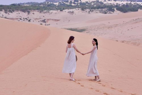 'Tiểu sa mạc' đẹp lạ ở Ninh Thuận, cảnh sắc thay đổi nhiều lần trong một ngày