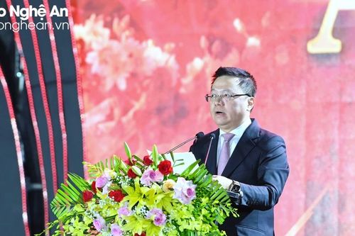 Cùng làm sáng lên đạo lý uống nước nhớ nguồn, sáng lên chủ nghĩa yêu nước *