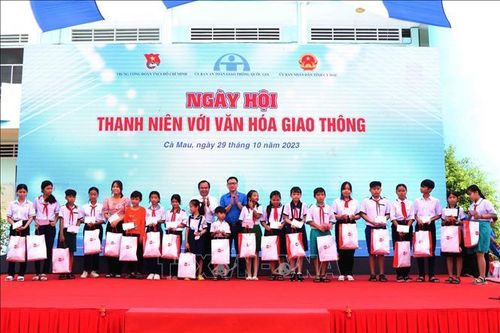 Thượng tôn pháp luật để xây dựng văn hóa giao thông an toàn
