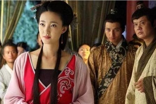 Tại sao các nhà thổ cổ đại lại 'nuôi' một nhóm đàn ông mạnh mẽ? Mục đích của nó không chỉ là vệ sĩ