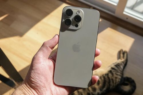 iPhone 15 Pro là mẫu smartphone cao cấp bị đánh giá tệ nhất từ trước đến nay của Apple