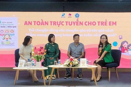 Nhà báo Chánh Văn: Cha mẹ nên cùng con học cách sử dụng Internet hữu ích