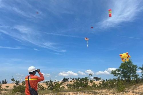 Đảm bảo an toàn lưới điện truyền tải trong lễ hội diều tại Bình Thuận