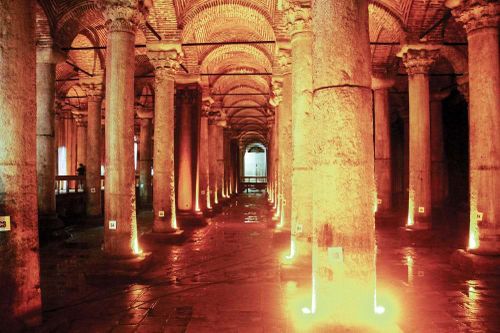 Bể nước ngầm Basilica: Cung điện trong lòng đất