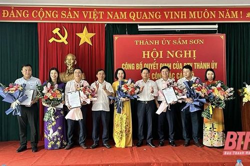 Chú trọng xây dựng Đảng và hệ thống chính trị trong sạch, vững mạnh