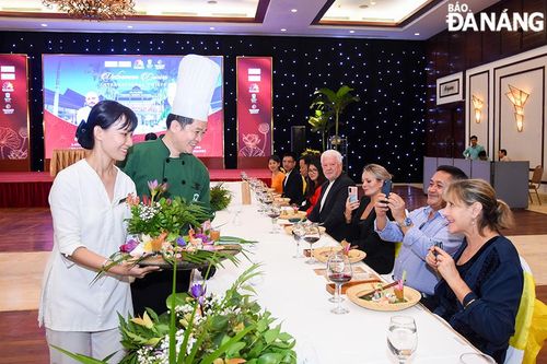 Giao lưu hợp tác phát triển du lịch giữa Đà Nẵng và Cô te d'Azur (Pháp)