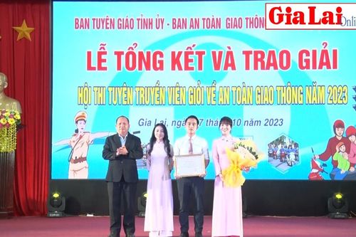 'Thượng tôn pháp luật để xây dựng văn hóa giao thông an toàn'