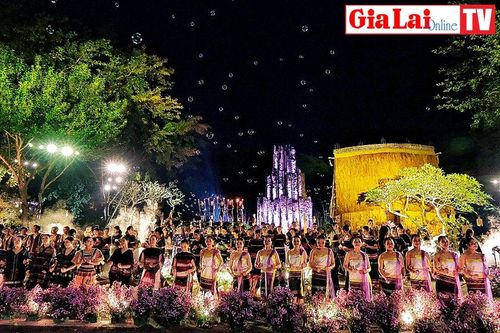 'Gia Lai ơi'-Tôn vinh sắc màu thổ cẩm