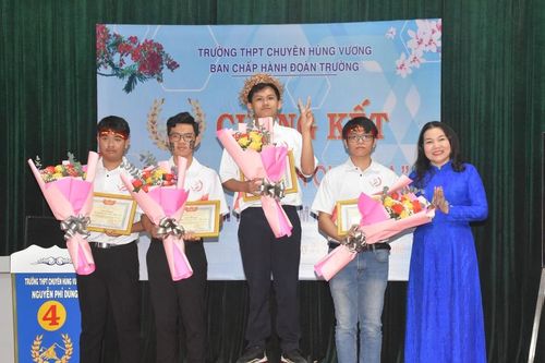 Trường THPT chuyên Hùng Vương thi chung kết 'Đường lên đỉnh Olympia'