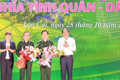 Nồng ấm đêm giao lưu văn nghệ 'Nghĩa tình quân - dân'