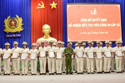 Bổ nhiệm 32 điều tra viên Công an cấp xã ở Cà Mau