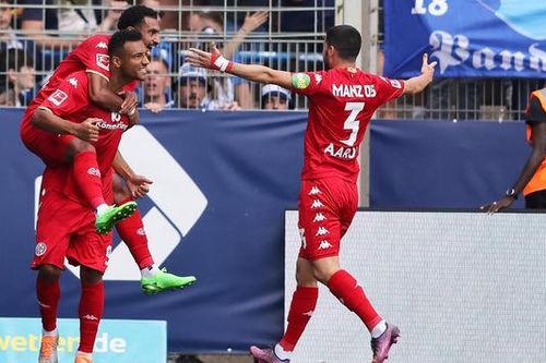 Hậu vệ phản lưới nhà, Bochum chia điểm với Mainz 05