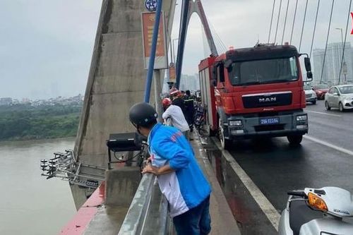 Kịp thời cứu người nhảy cầu Nhật Tân