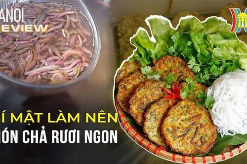 Thưởng thức đặc sản chả rươi Hà Nội trên phố cổ| Hanoi Review| 29/10/2023