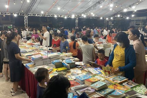Hàng nghìn lượt người dân tham gia Hội sách Khuyến học Hà Nam 2023