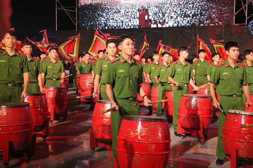 Màn trống hội lớn nhất Việt Nam tại Lễ kỷ niệm 60 năm thành lập tỉnh Quảng Ninh