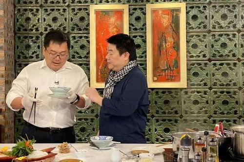 'Ông bố quốc dân' Hoàng Nam Tiến chia sẻ cách nấu bún thang Hà Nội ngon 'đỉnh của chóp'