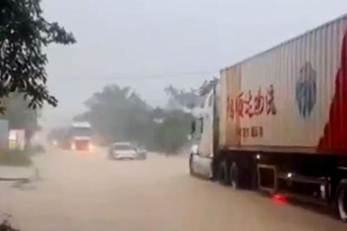 Hà Tĩnh: Mưa lớn gây ngập cục bộ, nhiều tuyến đường bị chia cắt
