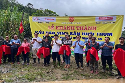 Ngày hạnh phúc của người Khơ Mú ở bản Huồi Thum