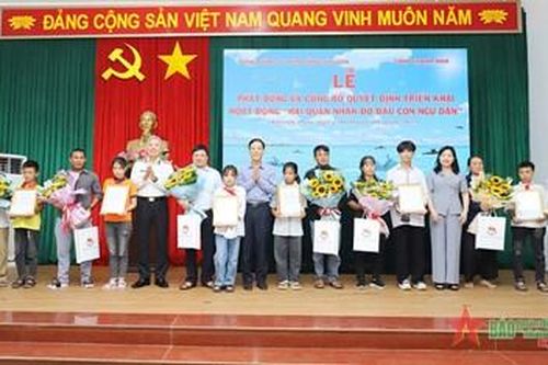 Tổng công ty Tân Cảng Sài Gòn nhận đỡ đầu con ngư dân tại Thanh Hóa