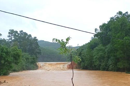 Hà Tĩnh: Mưa lớn khiến đập Tắt bị lở