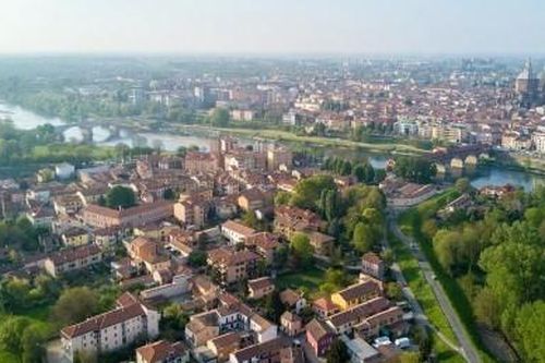 Italy: Mẹ thắng kiện buộc 2 con trai ngoài 40 tuổi ngừng 'ăn bám'