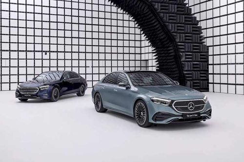 Mercedes-Benz E-Class L 2024 hạng sang chào hàng tại Trung Quốc