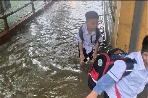 Mưa lũ tại Hà Tĩnh, nước ngập, tường sập, một nữ sinh bị thương