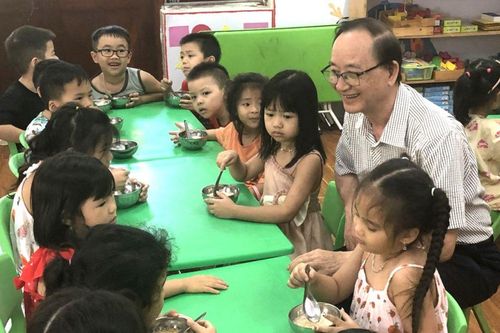 Khi nhà tài trợ giáo dục mất dần niềm tin!