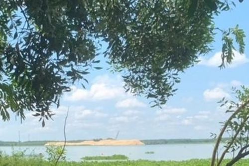 Hái bông súng trên sông, 3 người tử vong vì lật ghe