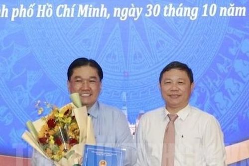 UBND TPHCM công bố quyết định bổ nhiệm cán bộ