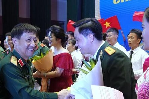 Giao lưu thanh niên chào đón tân học viên Khóa 91 Trường Sĩ quan Lục quân 1