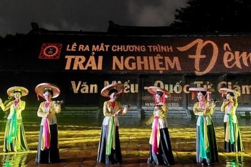Trải nghiệm tour đêm Văn Miếu - Quốc Tử Giám: 'Tinh hoa đạo học'