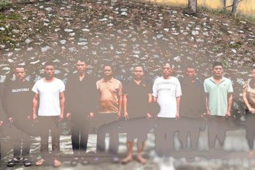 Khởi tố 10 đối tượng đánh bạc trên đồi