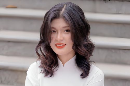 Nữ thủ khoa chuyên 'săn' học bổng, từng tụt 6kg vì học nhiều