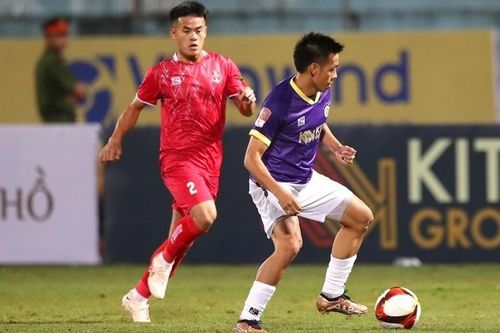 Đá hỏng phạt đền, Văn Quyết 'sút bay' chiến thắng của Hà Nội trước Hải Phòng
