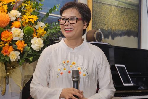 'Hồi ức tuổi thơ' của con gái nhạc sĩ Phạm Tuyên