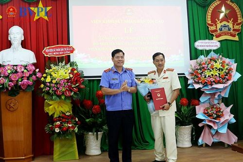 Trao quyết định bổ nhiệm Phó viện trưởng VKSND tỉnh Bình Thuận