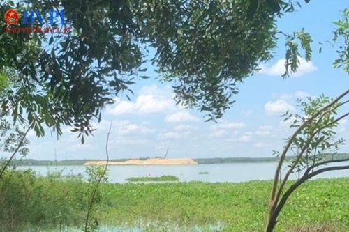 Lật ghe khi hái bông súng trên sông, 2 mẹ con và một thanh niên tử vong thương tâm