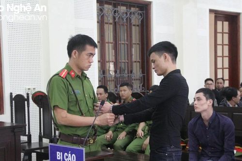 Phía sau một bản án...