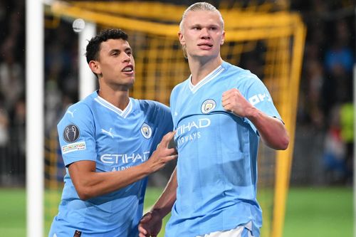 Manchester City thắng đậm M.U, Liverpool chen chân vào top 4