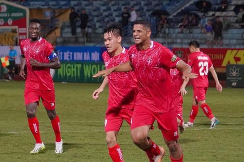 Vòng 2 V-League: Kịch tính và hấp dẫn